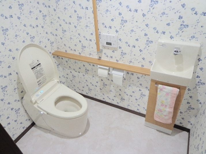 タンクレス便器でゆったり広々としたレストルームに トイレリフォーム施工例